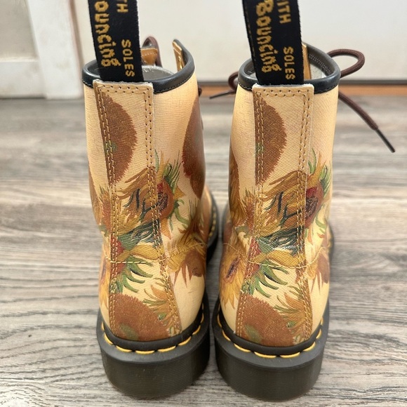 Limited Edition Dr. Doc Martens Van Gogh Sunflower Painting Design Boots Sz 7 Wo - Picture 4 of 9